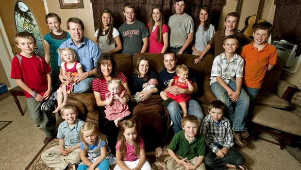 duggar_family_group_beth_hall_tlc_640.jpg