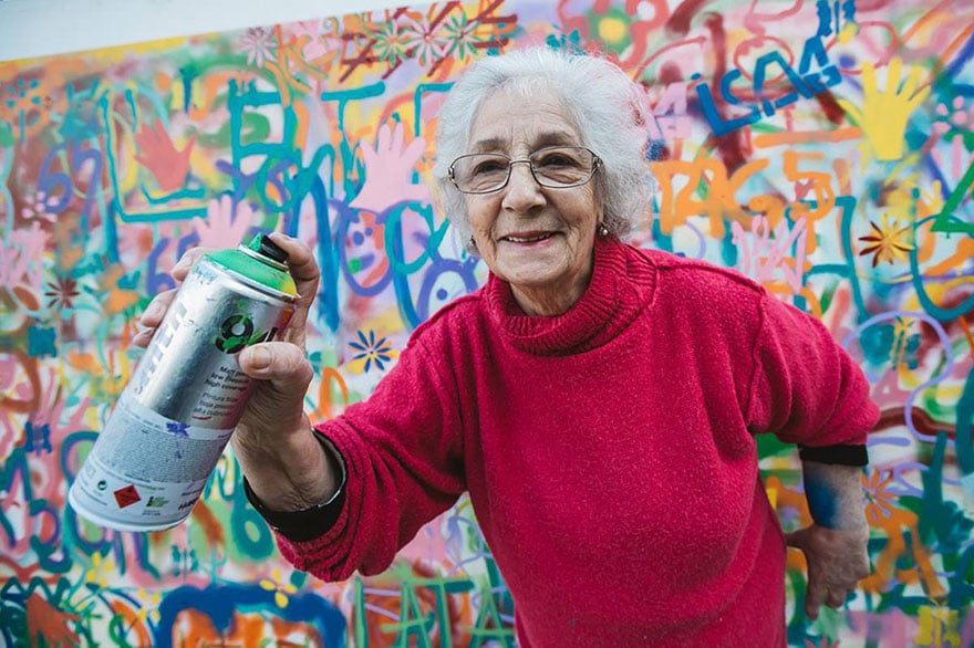 elderly-paint-graffiti-lisbon-lata-65-10.jpg elderly-paint-graffiti-lisbon-lata-65-10.jpg