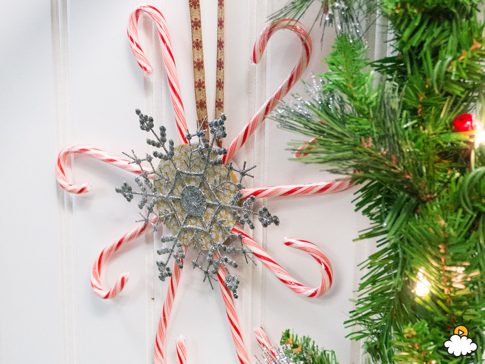 embeddedBlogIMG_CandyCaneWreath_1600x1200px_9.jpg