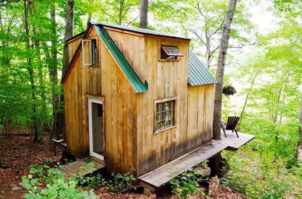 ex-desk-job-worker-builds-4k-tiny-cabin-in-6-weeks-002-600x396-1.jpg