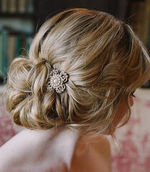 extra_large_cropped_low-bun-wedding-hairstyle-bymilliebphotography_b.jpg