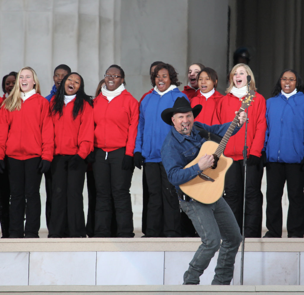 garth-brooks-performing.jpg