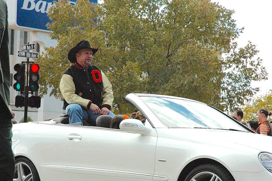 garth-osu-parade.jpg