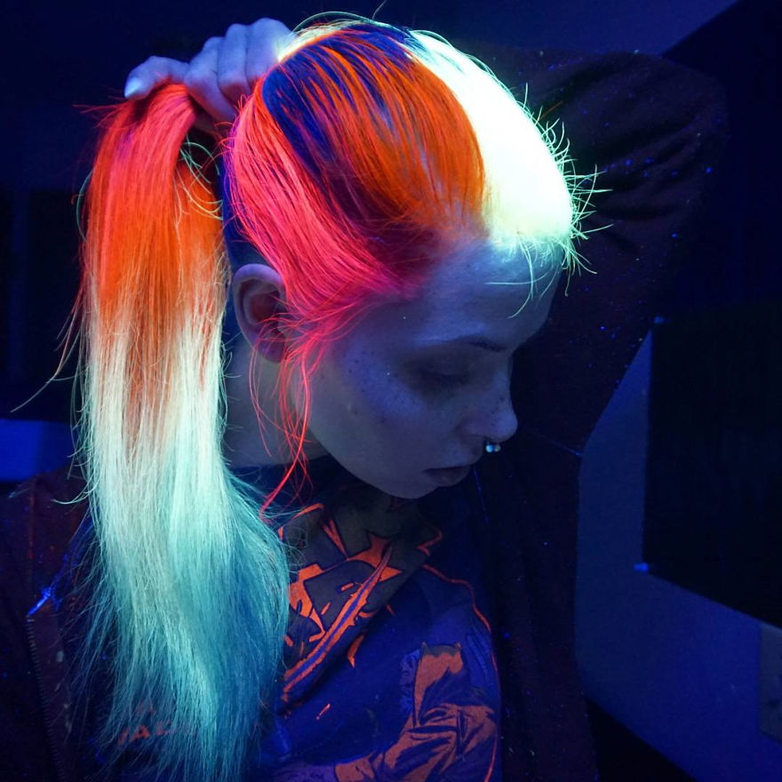 glow-in-dark-blacklight-hair-high-voltage-classic-manic-panic-10__880.jpg