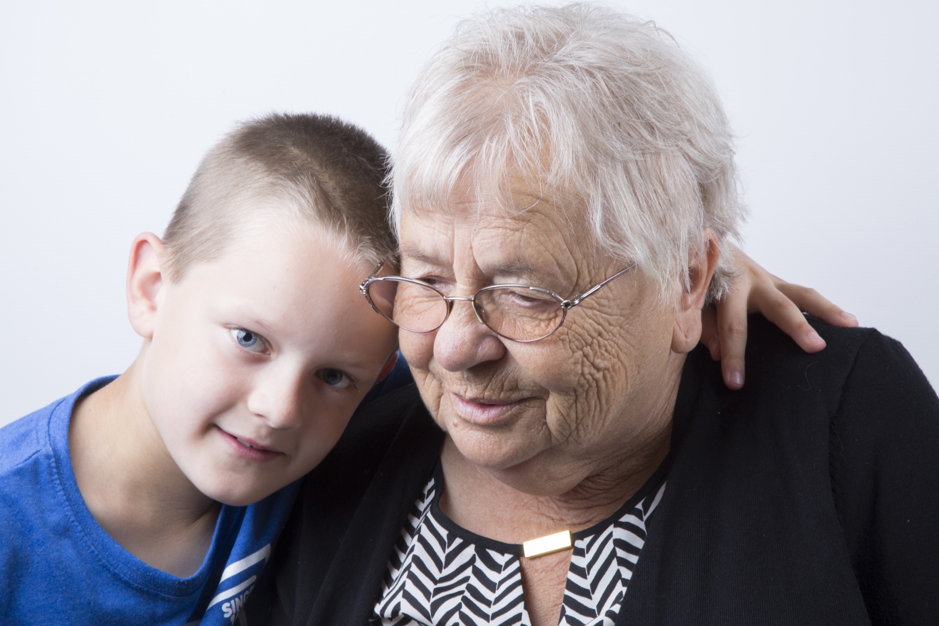 grandma-and-great-grandchildren-1473080312L65.jpg