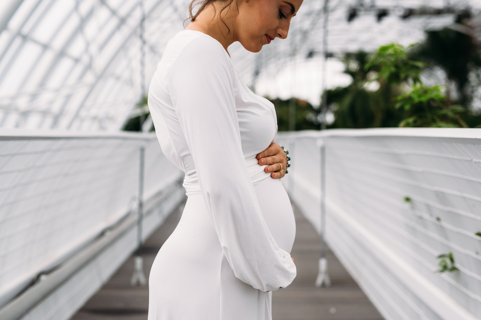 greenhouse-maternity-shoot_t20_pYJNXk.jpg