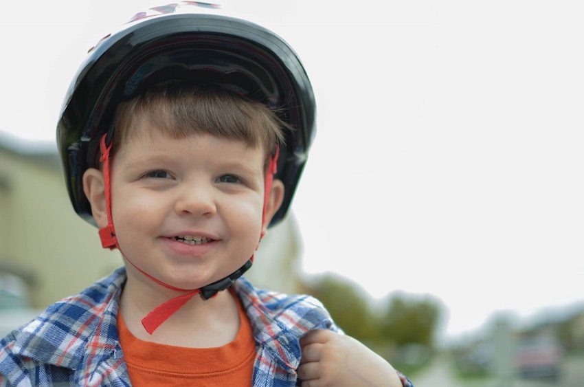 happy-little-boy-in-a-bike-helmet_t20_NG1Qm2.jpg