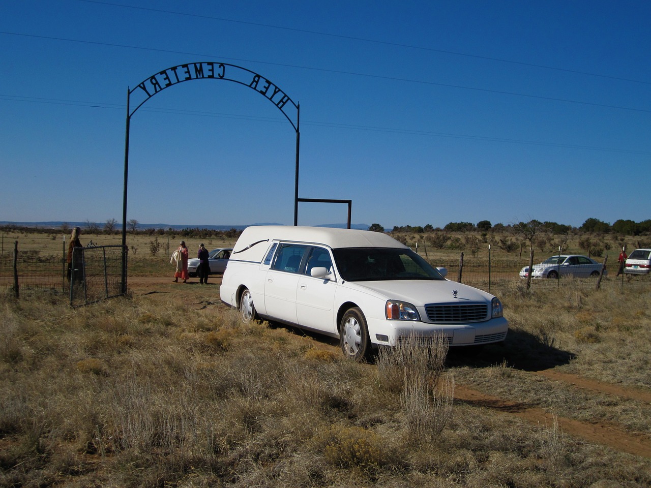 hearse-929105_1280.jpg