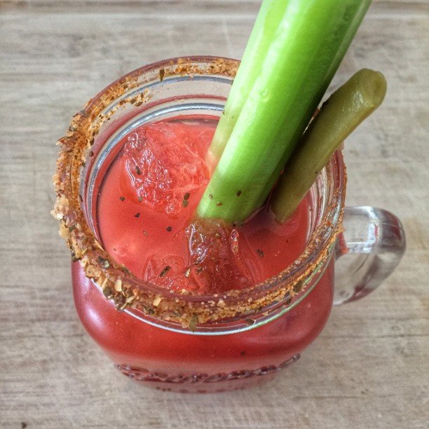 homemade-caesar-in-a-mason-jar_t20_e8AzmW.jpg