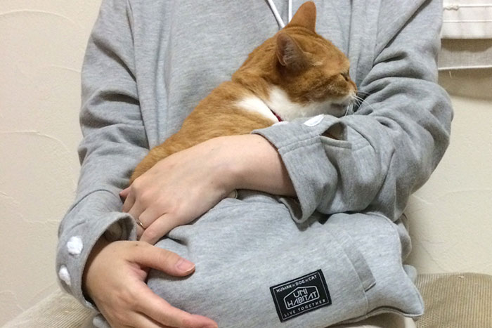 hoodie-cat-pouch-pocket-sweatshirt-mewgaroo-10.jpg