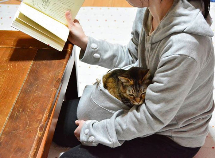 hoodie-cat-pouch-pocket-sweatshirt-mewgaroo-14.jpg