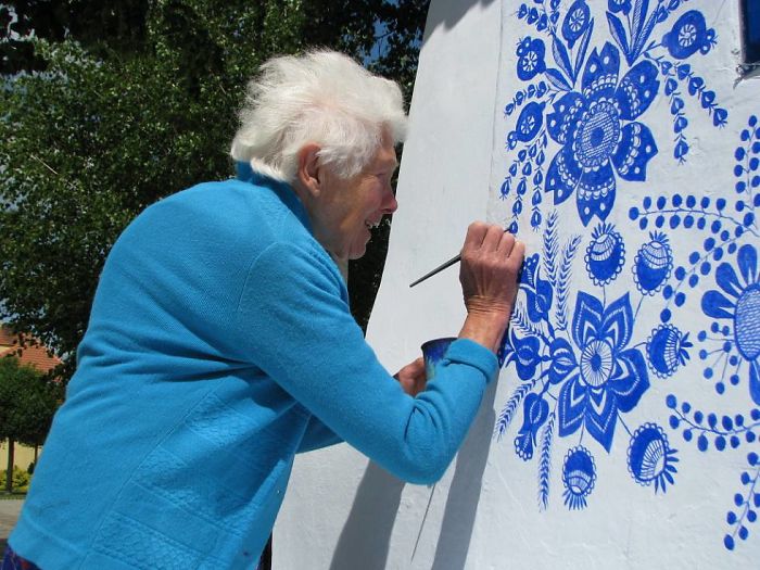 house-painting-90-year-old-grandma-agnes-kasparkova-32-59d3350ececa0__700.jpg