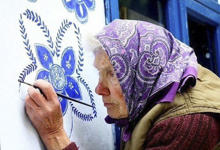 house-painting-90-year-old-grandma-agnes-kasparkova-59d3412b80894__700.jpg