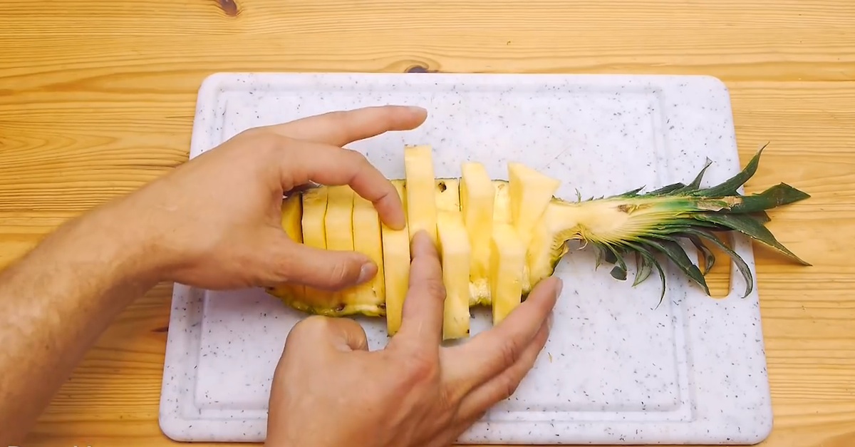 how-to-serve-a-pineapple