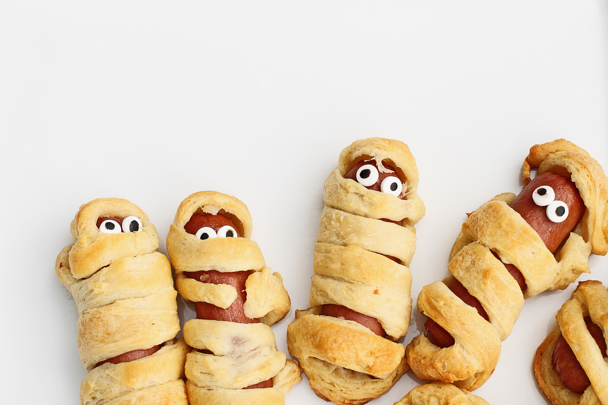 Halloween mummy hot dogs