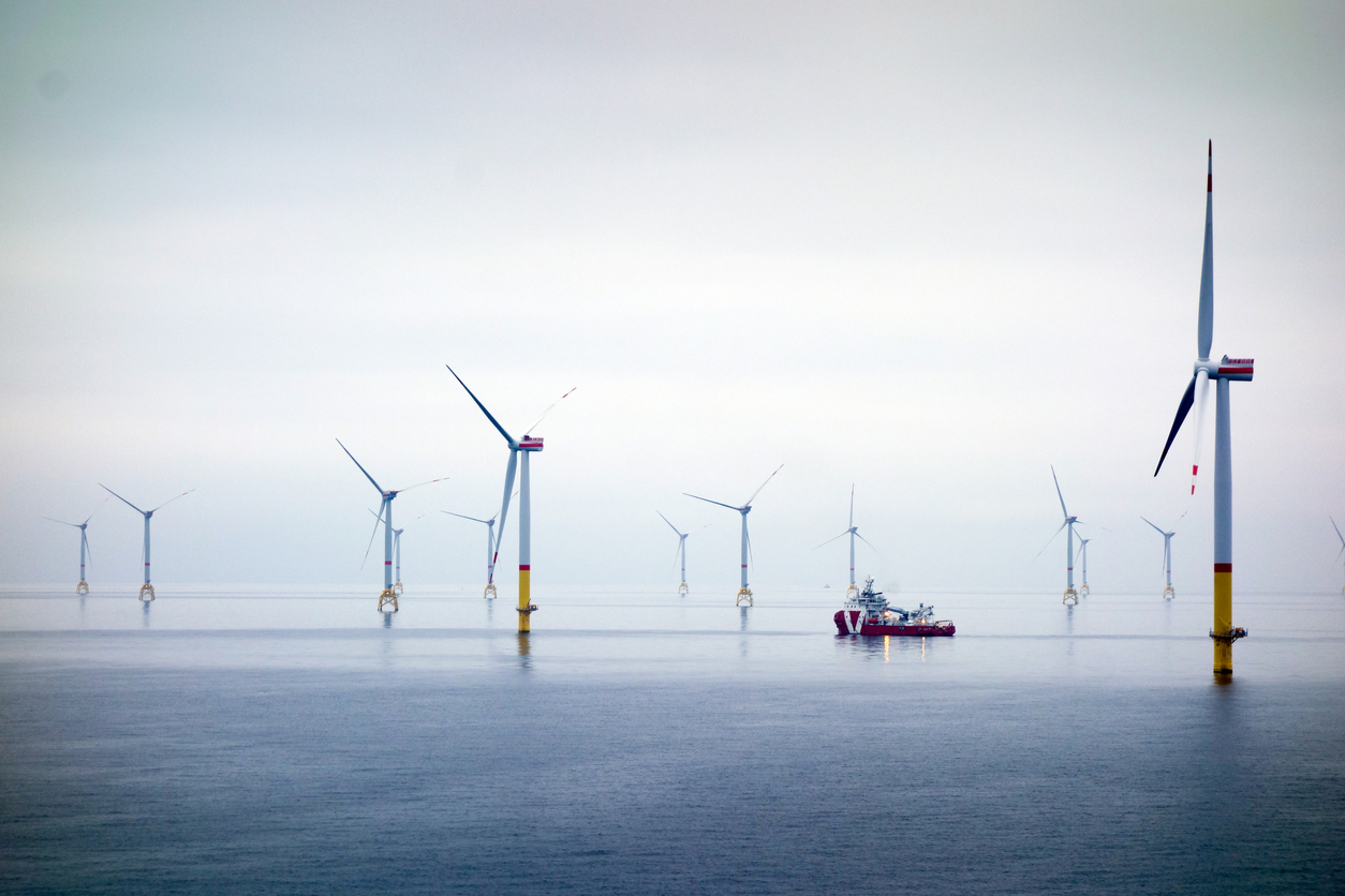 Big Offshore wind-farm with transfer vessel