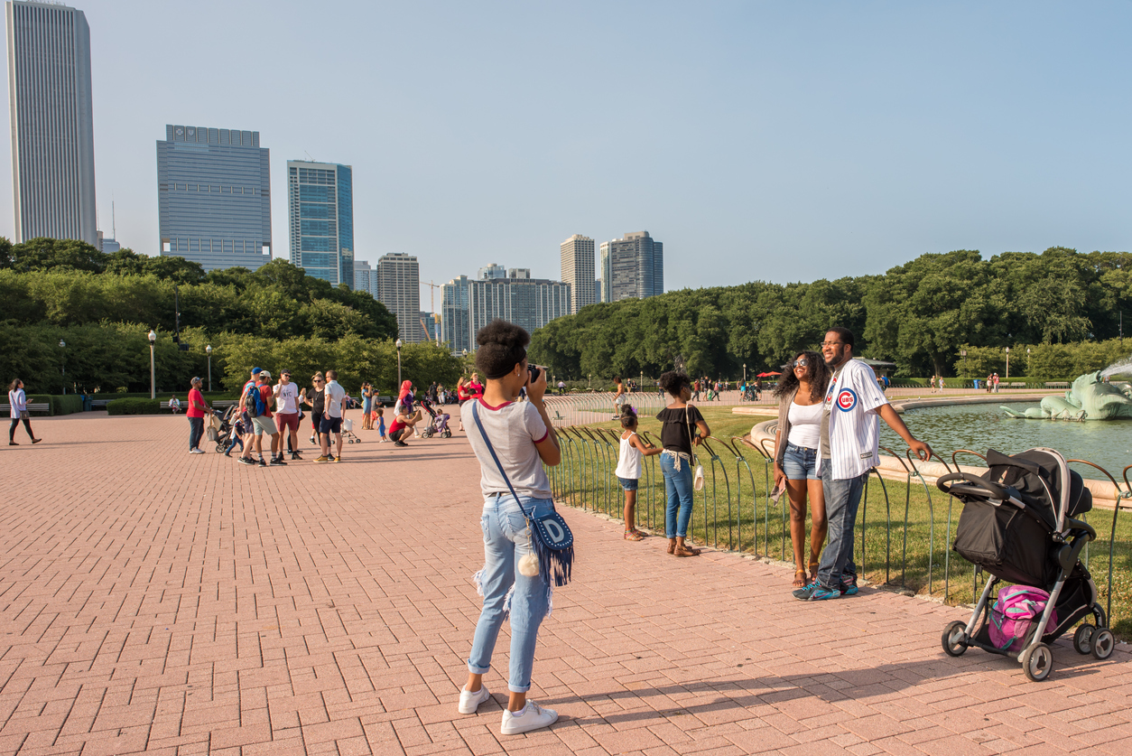 Tourists taking a photo at Buckingham Fountain, downtown Chicago