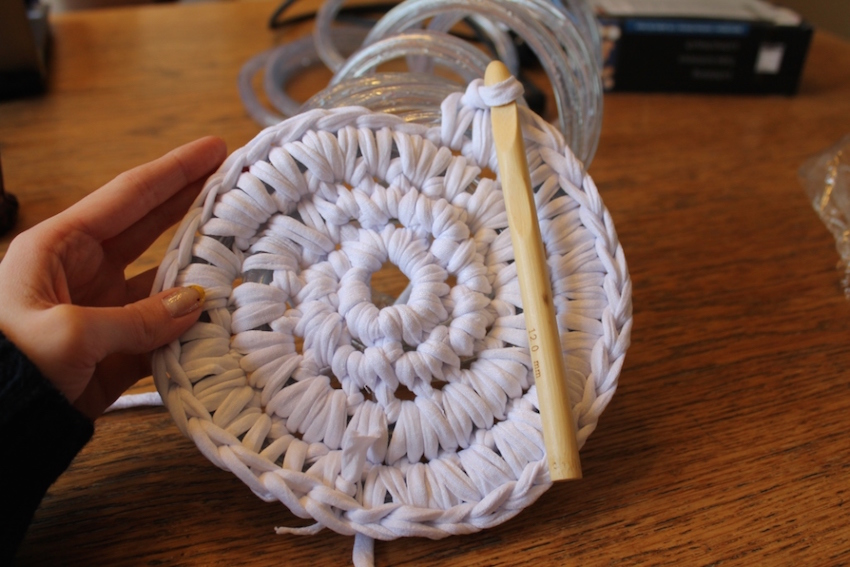 Crochet Led Light Rug Pattern She Crochets Around A Coil Of LED Lights. The End Result? I NEED To ...