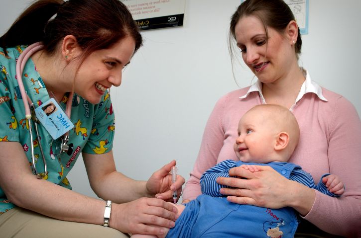 immunization-of-children-in-doctors-office-725x479-1.jpg