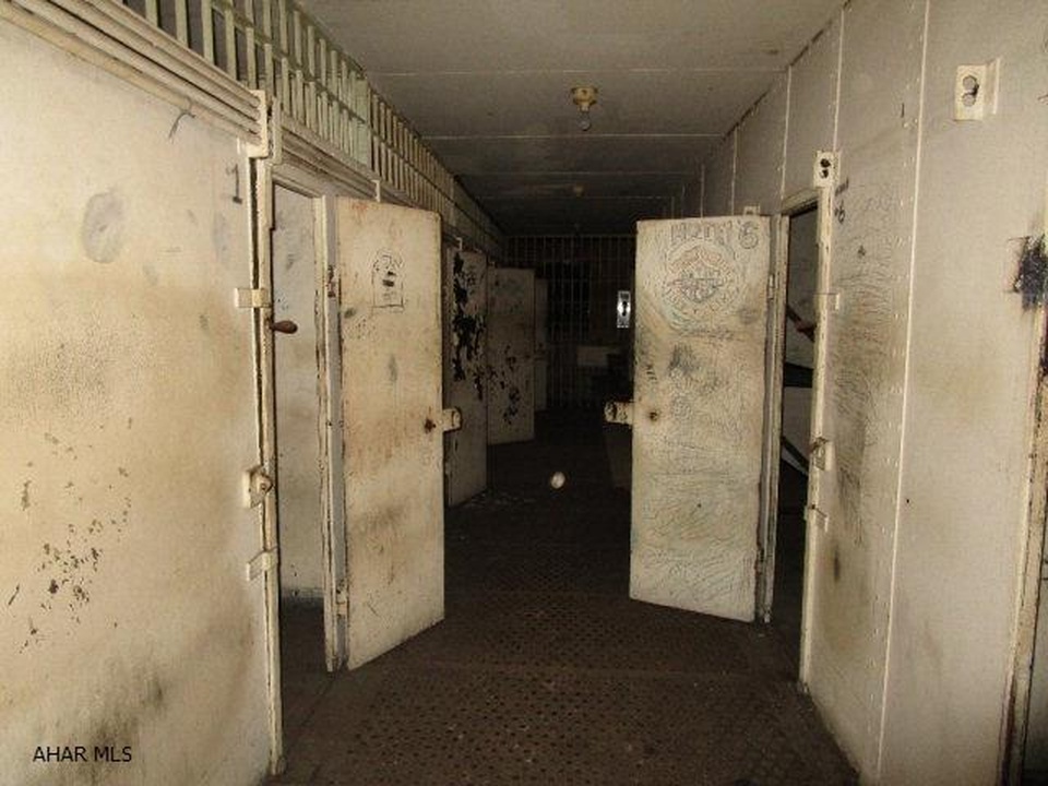 jail-6.jpg