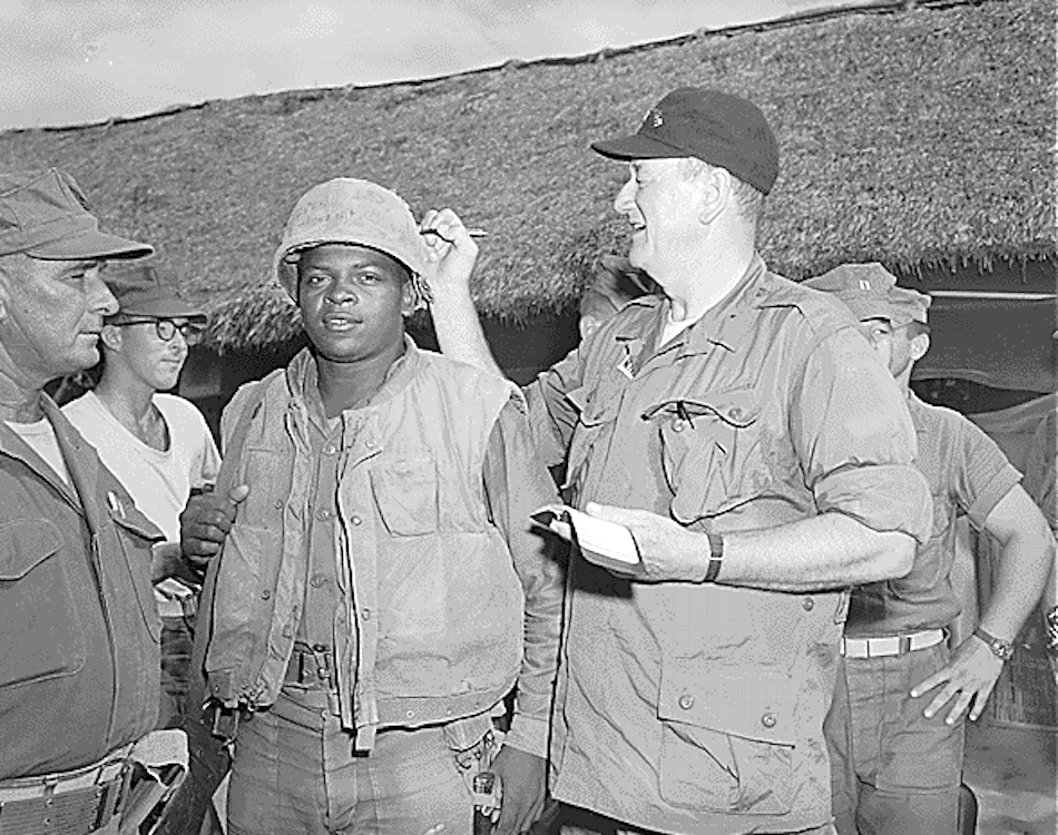 john-wayne-uso.gif