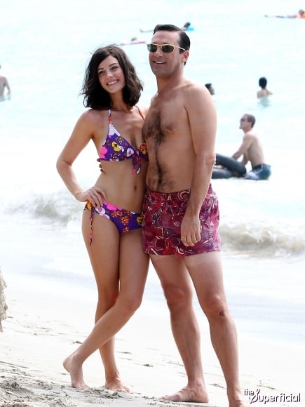 jon-hamm-bathing-suit-jessica-pare-bikini-mad-men-1025-14-435x580-1.jpg
