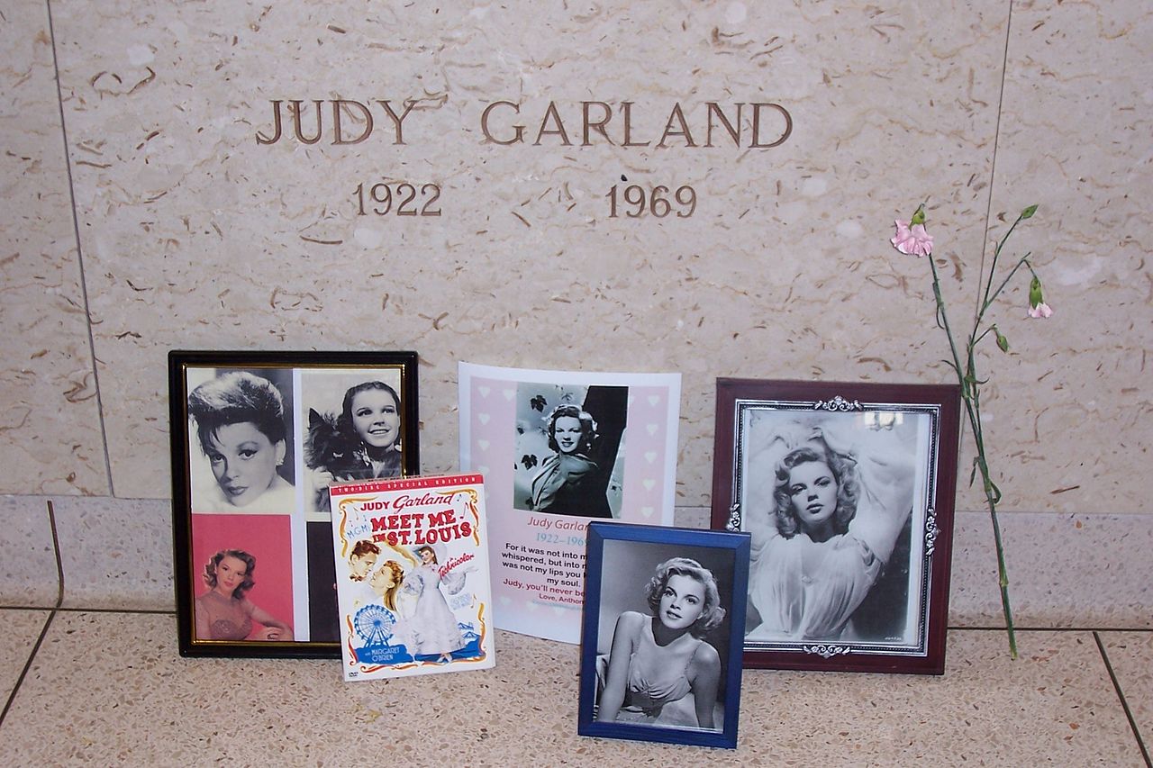 judy-garland-grave1.jpg