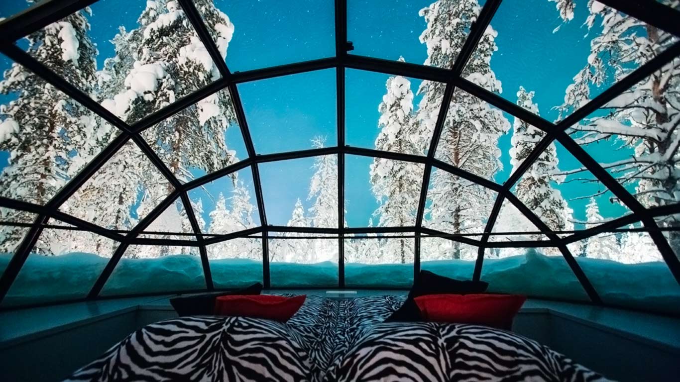 kakslauttanen_glass_igloo_inside_2_1366x768.jpg