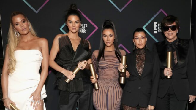 kardashian christmas card kendall jenner missing