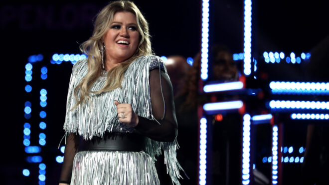kelly-clarkson-1