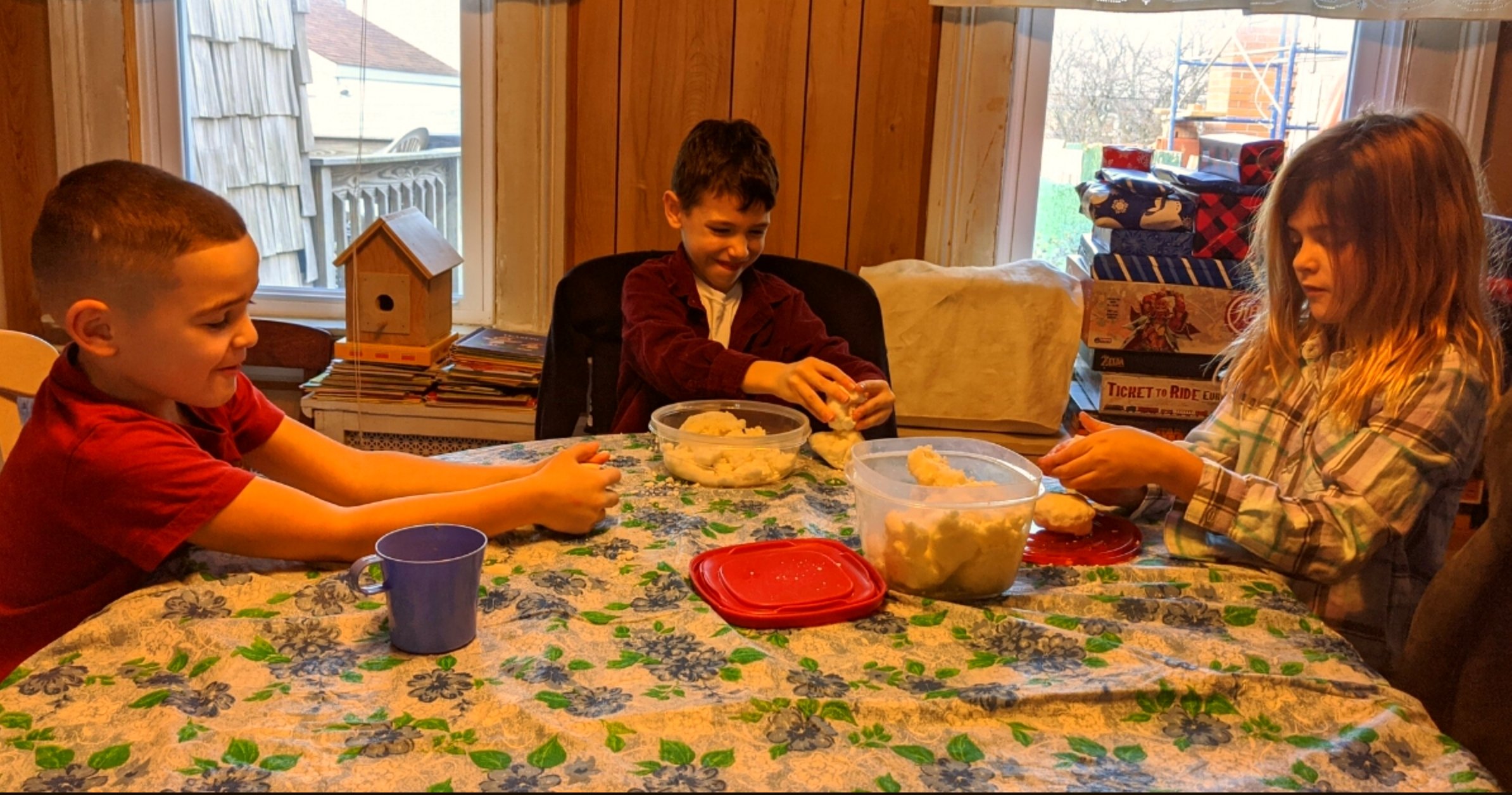 kids-snow-dough-hp