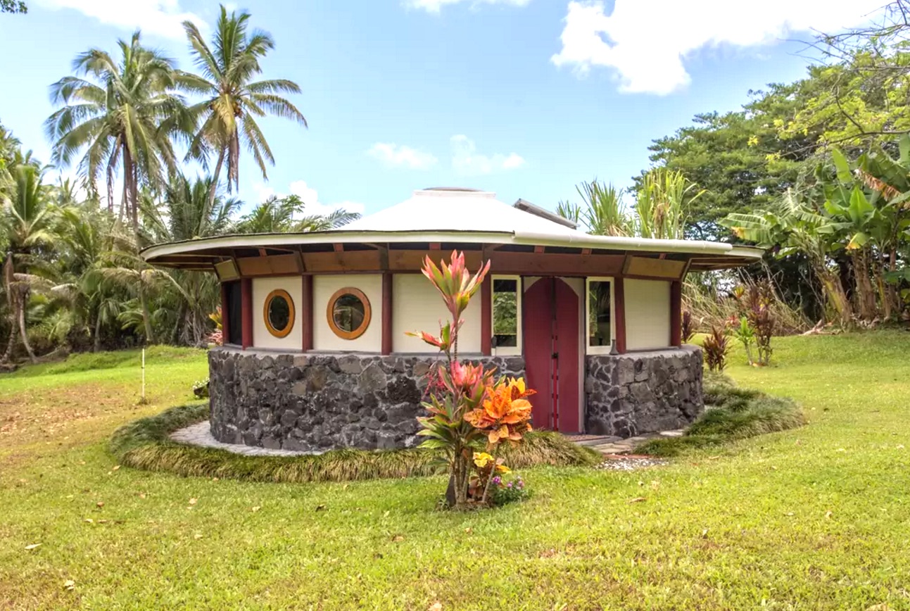 lava-rock-house-10.jpg