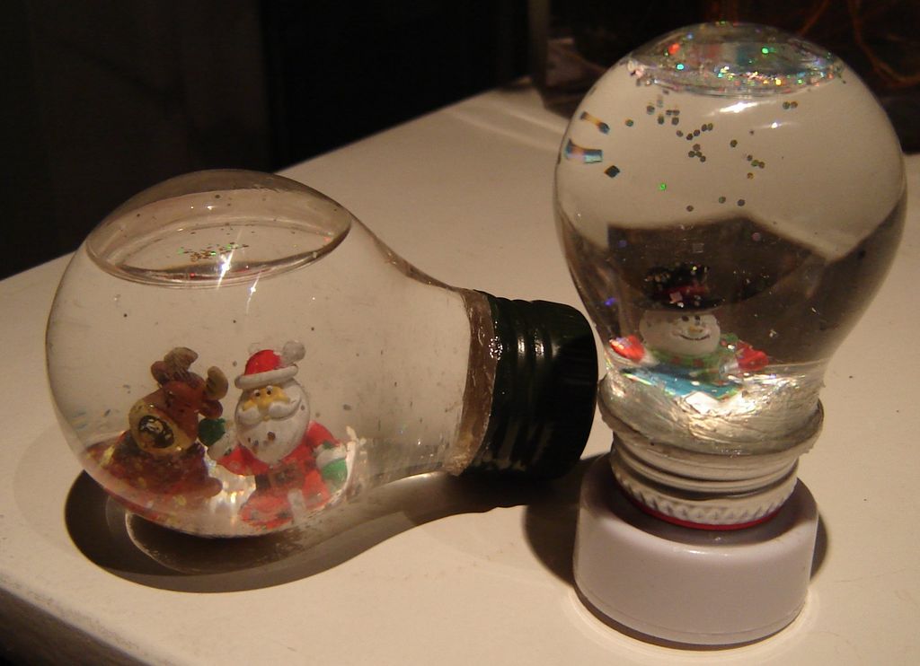 light-bulb-snow-globe.jpg