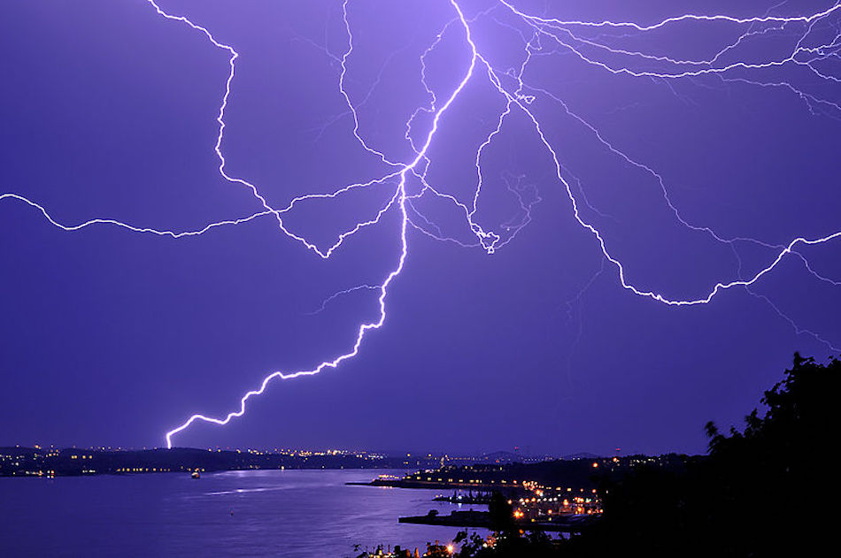 lightning-1.jpg