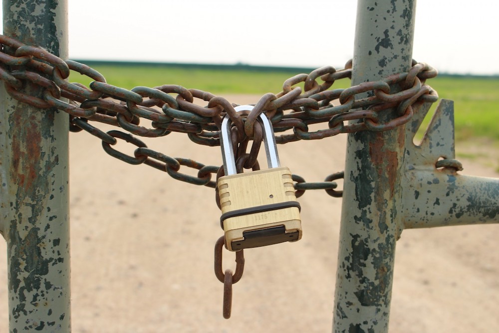 locked-gate-padlock-chain-1405148399GqE.jpg