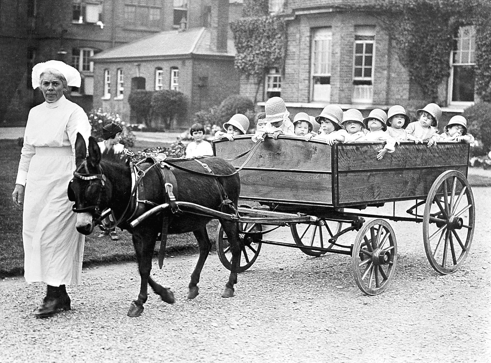 L0002193 The 18-seater pram, Park Royal Hospital, London, 1925