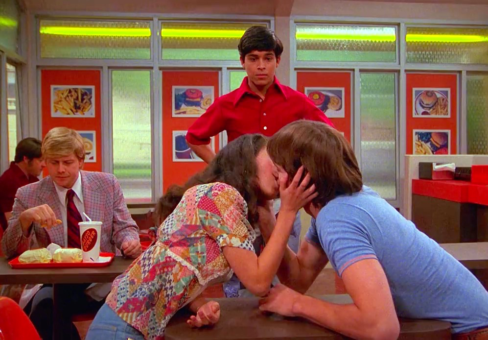 mila-kunis-ashton-kutcher.jpg