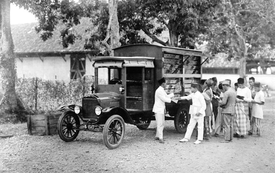 netherlands-bookmobile.jpg