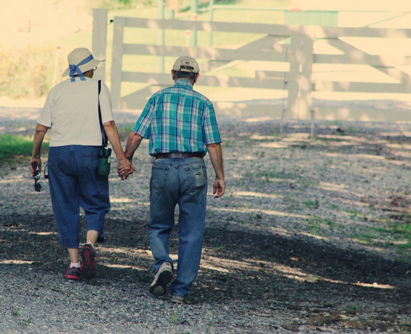 old-couple-walking-while-holding-hands-906111.jpg