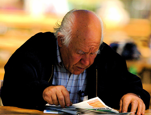 oldman_reading_by_pedrosimoes7.jpg