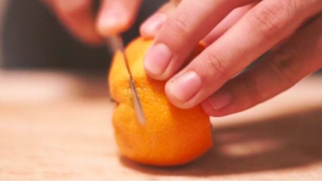 orange-peeling-life-hack