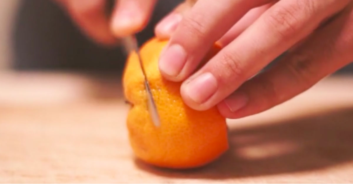 orange-peeling-life-hack