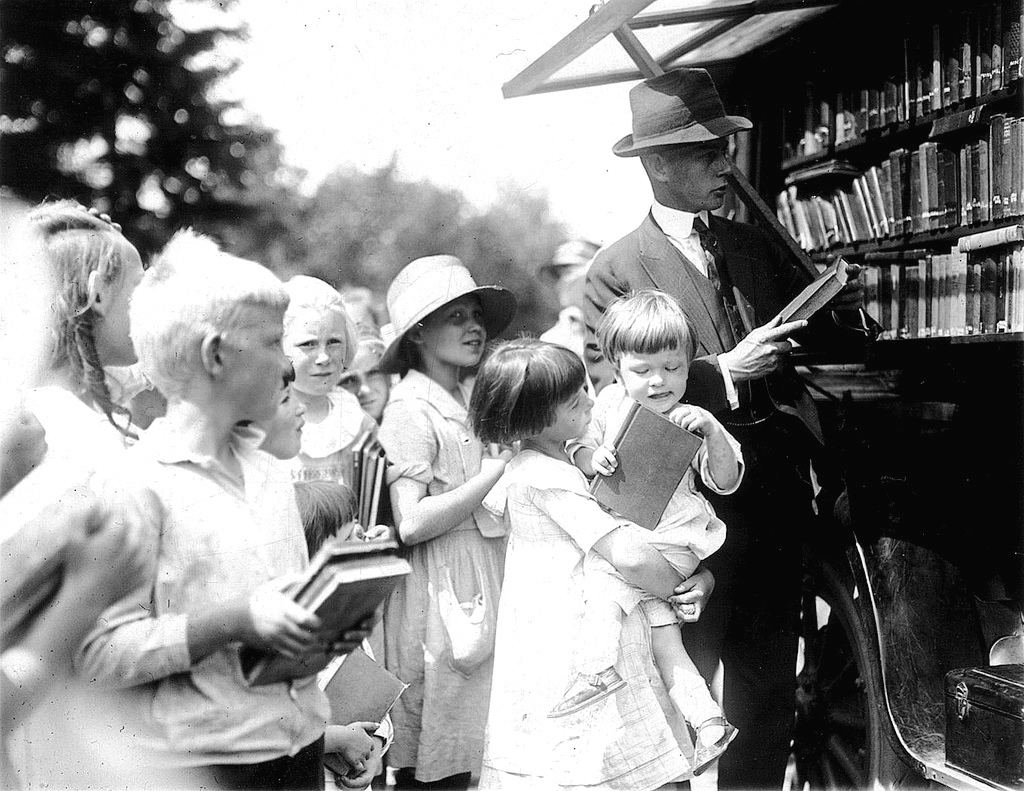 oregon-bookmobile-2.jpg