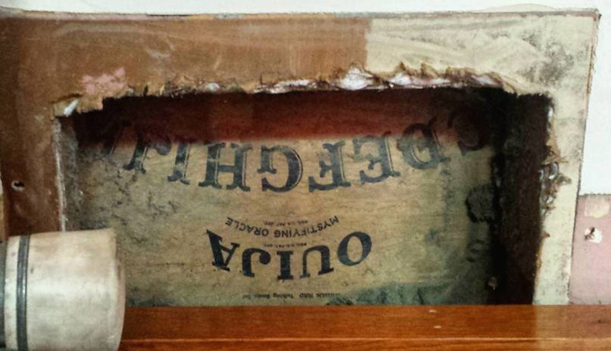 ouija-board-in-wall2.jpg