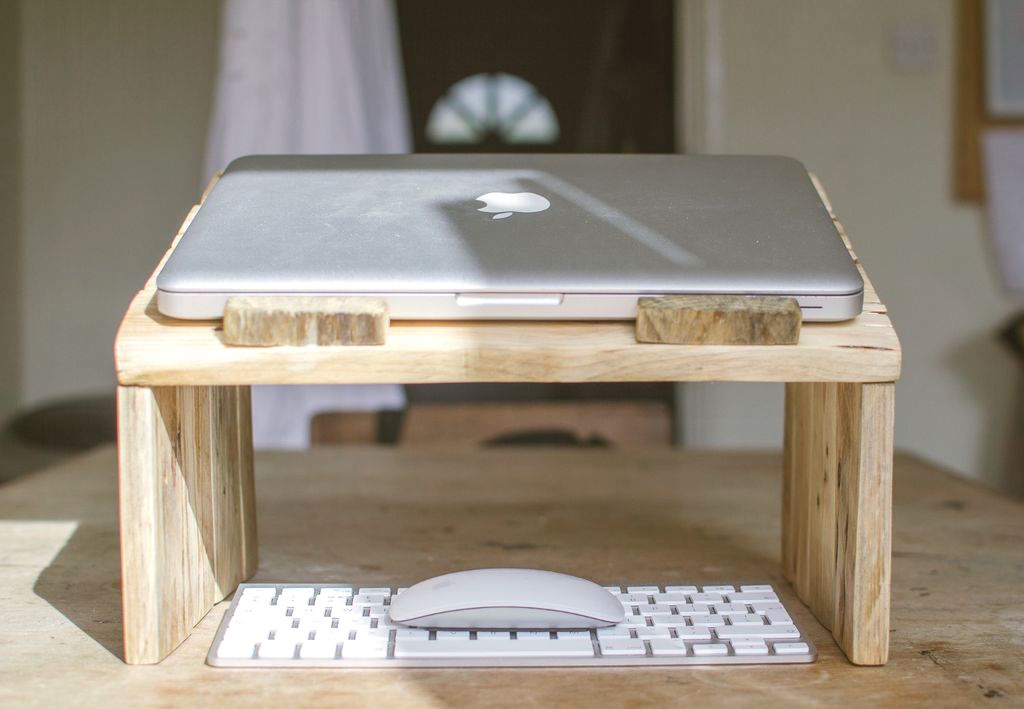 pallet-laptop-stand.jpg