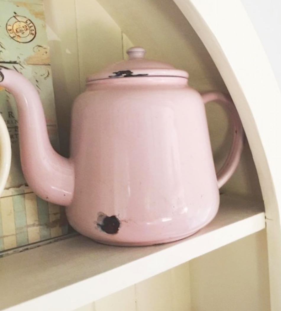 pink-enamel-pot.jpg