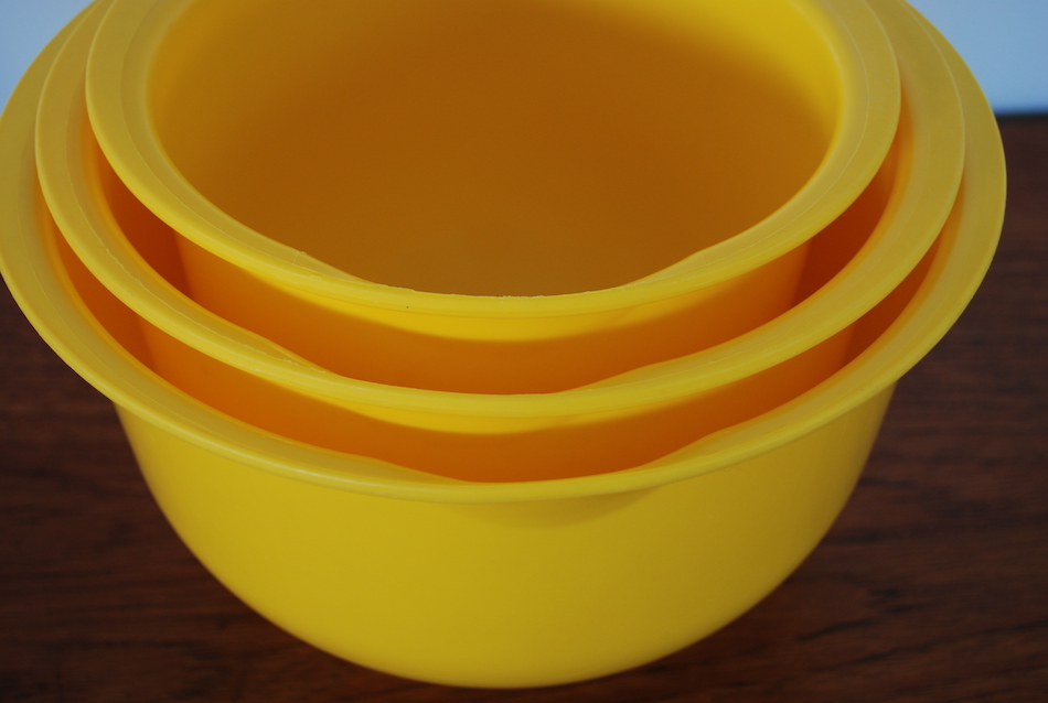 plastic-bowls.jpg