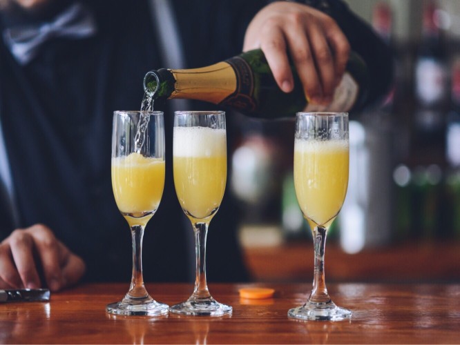 pouring-mimosas_t20_JaXQdk.jpg