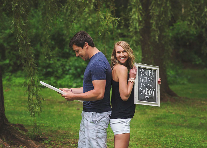 pregnancy-announcement-surprise-photoshoot-brianne-dow-17.jpg