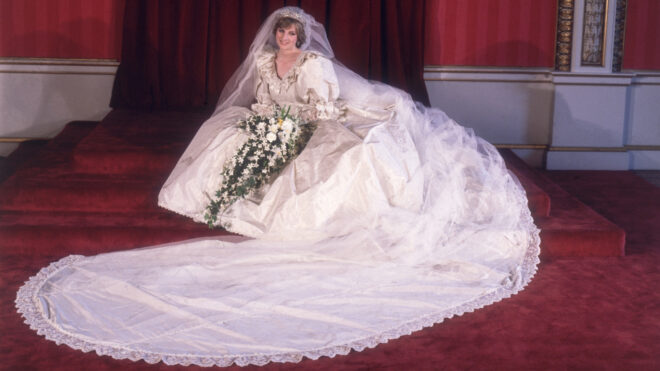 princess-diana-wedding-dress-display